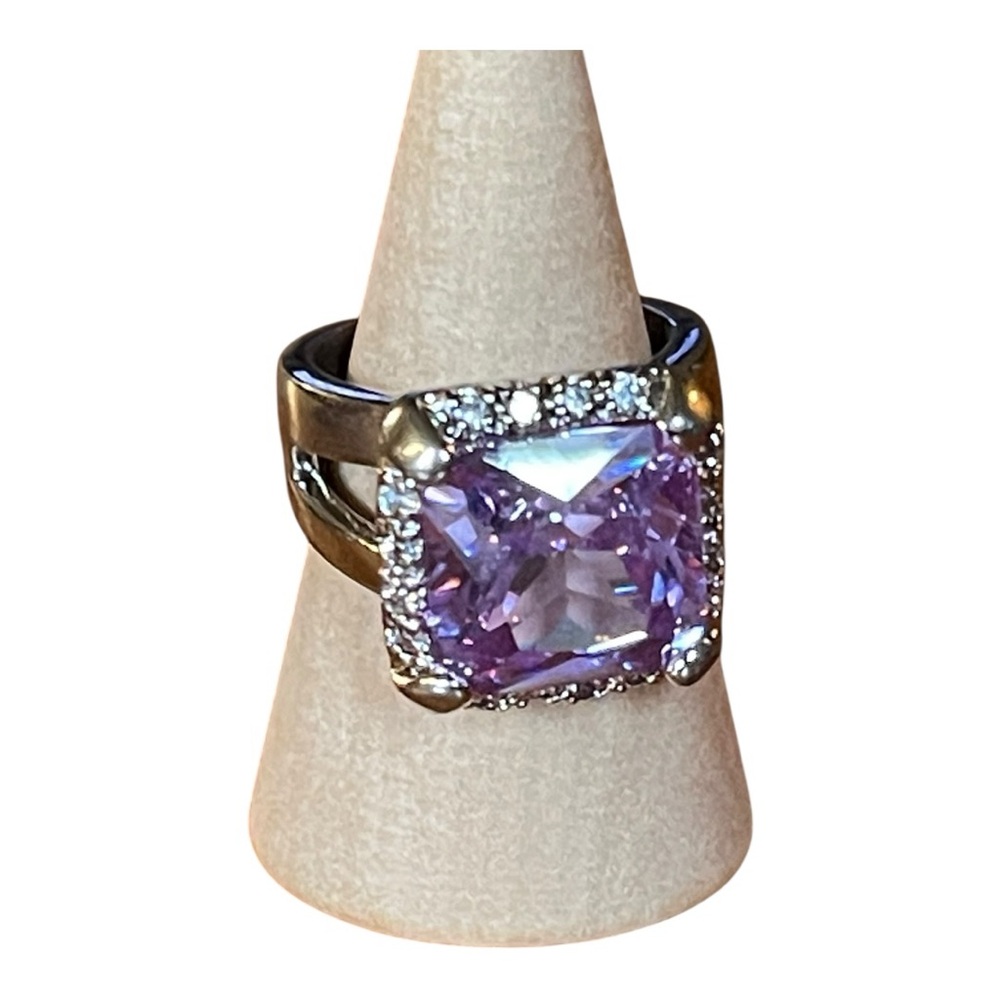 Elegant Pink Stone costume statement  Ring with Silver tone Band. stunning!